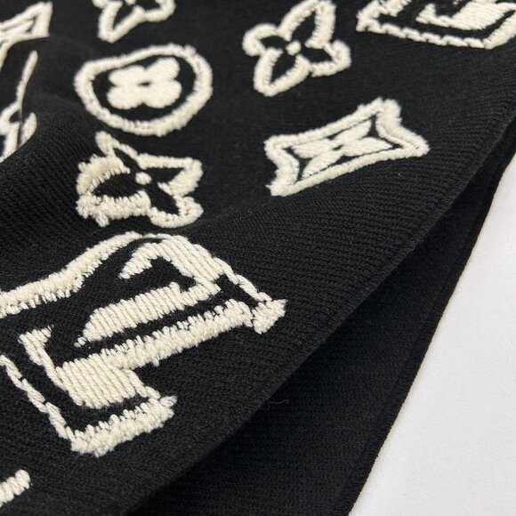 Louis Vuitton Women’s Black Scarf - Picture 5 of 6